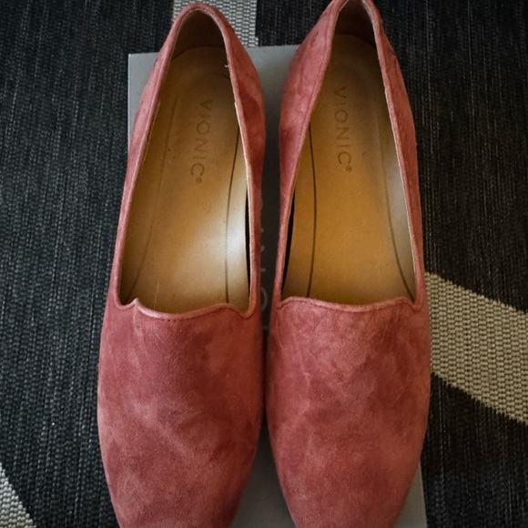 Vionic Flats - Picture 5 of 6